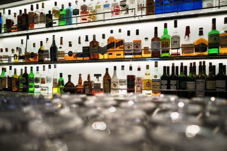 Comissões debatem impactos do mercado ilegal de bebidas