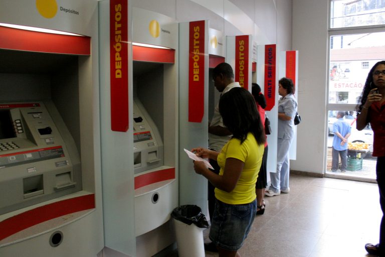 Comissão debate impactos da digitalização e fechamento de agências bancárias