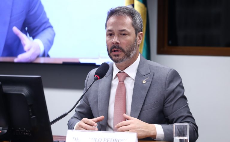 Comissão aprova projeto que prevê logística reversa no descarte de máscaras e EPIs Comissão aprova projeto que prevê logística reversa no descarte de máscaras e EPIs