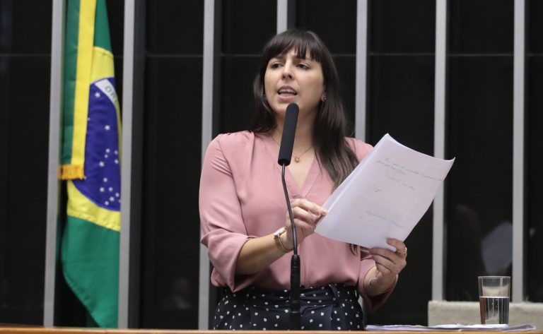 Câmara aprova projeto que prevê medidas para assegurar o convívio de crianças com a natureza; acompanhe