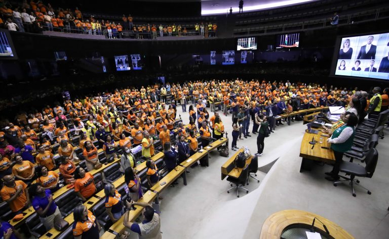 Em sessão solene, deputados elogiam atuação dos agentes comunitários de saúde e de combate às endemias