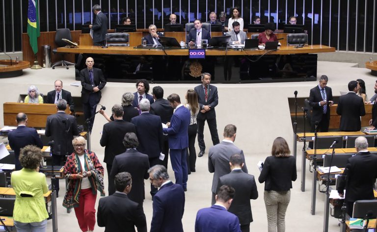 Câmara aprova regime de urgência para oito projetos de lei Câmara aprova regime de urgência para oito projetos de lei