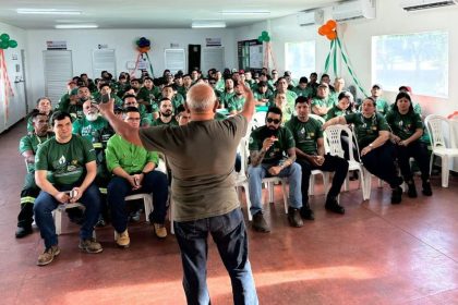 Prosai Parintins reúne trabalhadores em Sipatma para reforçar segurança, saúde mental e preservacao ambiental nas obras