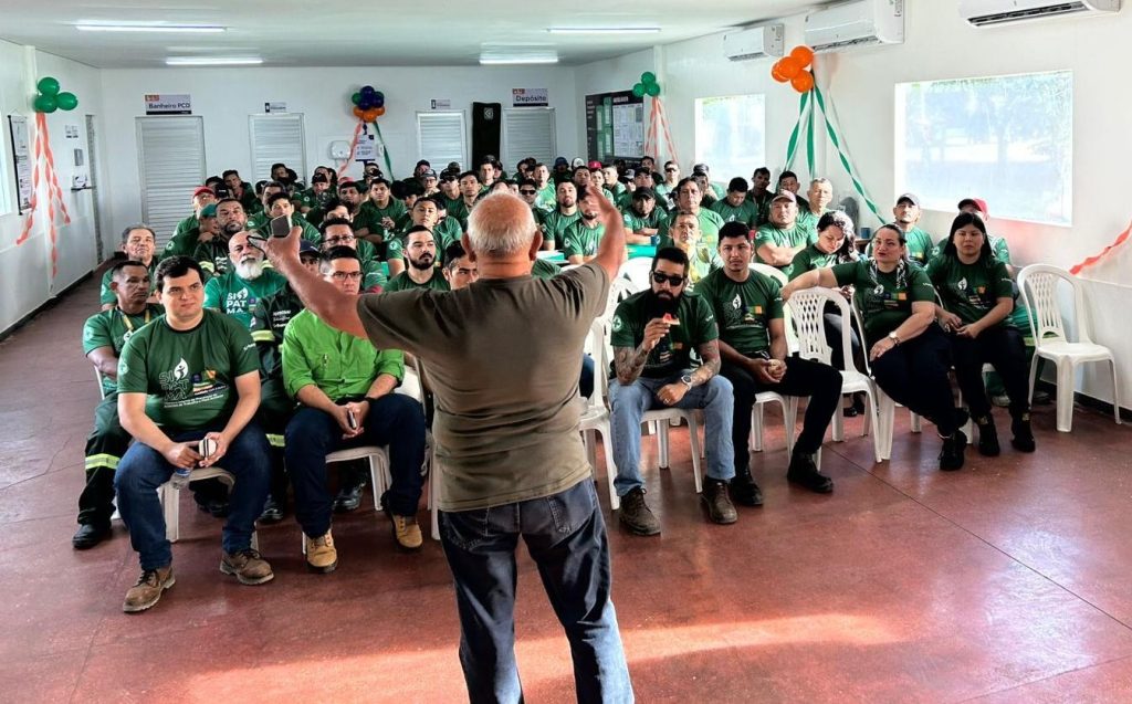 Prosai Parintins reúne trabalhadores em Sipatma para reforçar segurança, saúde mental e preservacao ambiental nas obras