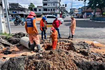 Prefeitura de Manaus intensifica manutenção da avenida Brasil após obstruções por lixo e chuvas
