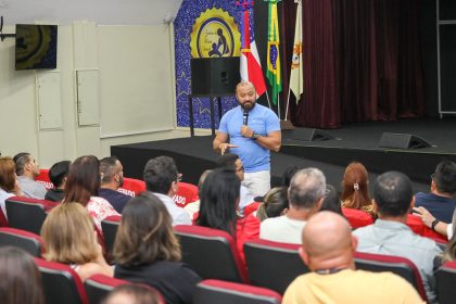 Prefeitura de Manaus apresenta plano de governanca da educacao municipal a equipes da Semed em 27/5