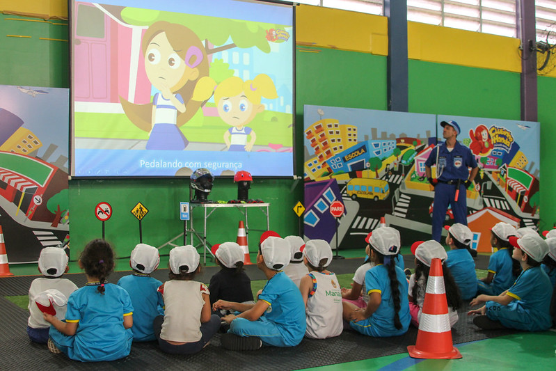 Manaus firma parceria com Honda para implantar educacao para o transito nas escolas municipais