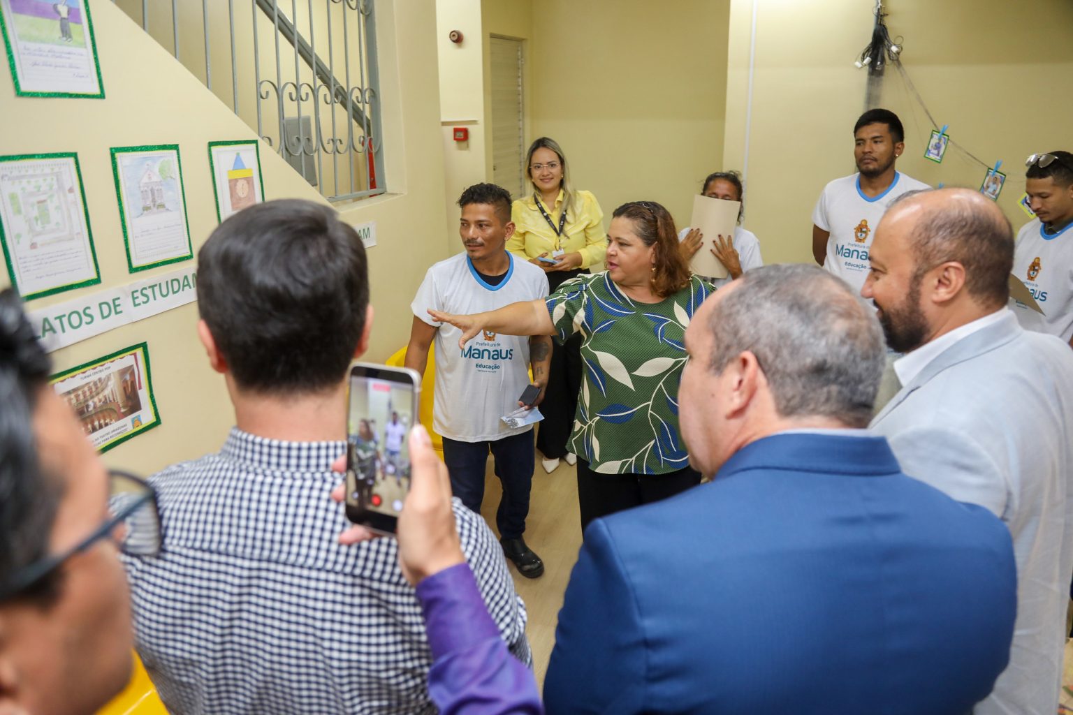 Semed e Semasc garantem acesso à educação de jovens e adultos no Centro POP de Manaus em ação social
