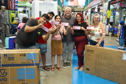 Prefeitura de Manaus realiza sorteios da campanha Dia das Mães Premiado e beneficia comércio popular da cidade
