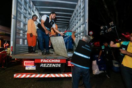 Fiscalização em bares em Manaus autua cinco estabelecimentos e apreende itens irregulares na rua Simão Bolívar