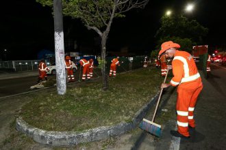 Prefeitura de Manaus realiza operação de limpeza urbana e coleta cerca de 50 toneladas de resíduos