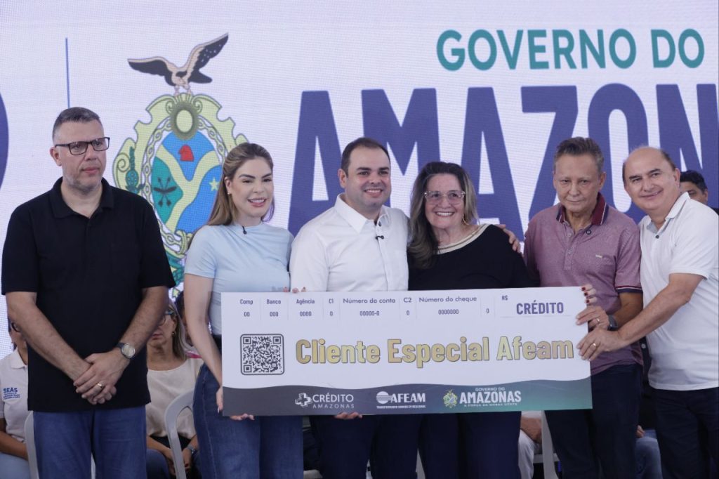 Governo do Amazonas entrega 870 cartões do Auxílio Estadual e amplia acesso a serviços essenciais na zona norte de Manaus