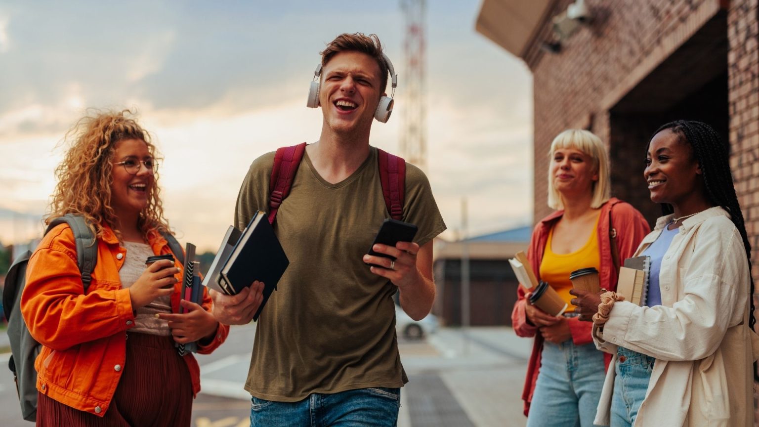 A Ciência da Alegria: Como Música, Dança e Movimento Melhoram a Saúde dos Universitários