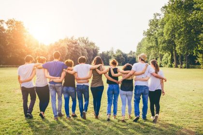 Vamos Juntos: A Força da União e da Amizade