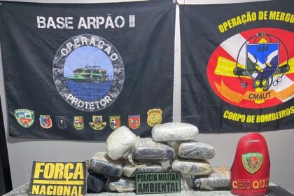 Forças de Segurança do Amazonas apreendem 11,3 quilos de maconha skunk em embarcação rumo a Manaus