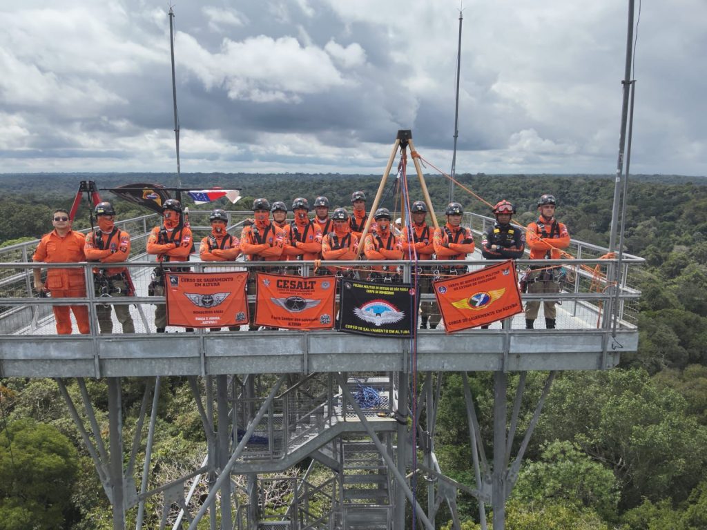 Treinamento de salvamento em altura simula resgate na Torre do Musa e capacita bombeiros em Manaus