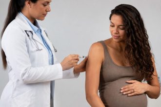 Vacinação contra VSR alcança 80,84% entre gestantes no Amazonas e registra 19.128 doses aplicadas