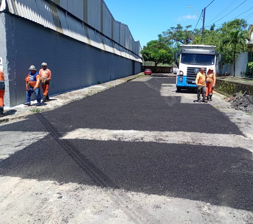 Prefeitura de Manaus conclui recuperação asfáltica na rua 3 do bairro Dom Pedro nesta quinta-feira