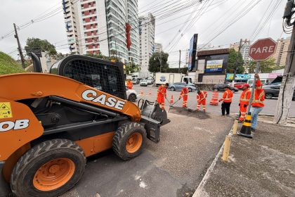 Prefeitura de Manaus intensifica operação tapa-buracos no Parque 10 de Novembro para recuperar vias e melhorar mobilidade