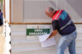 Prefeitura de Manaus embarga obra de faculdade após risco de desmoronamento na rua Ametista no Nossa Senhora das Graças