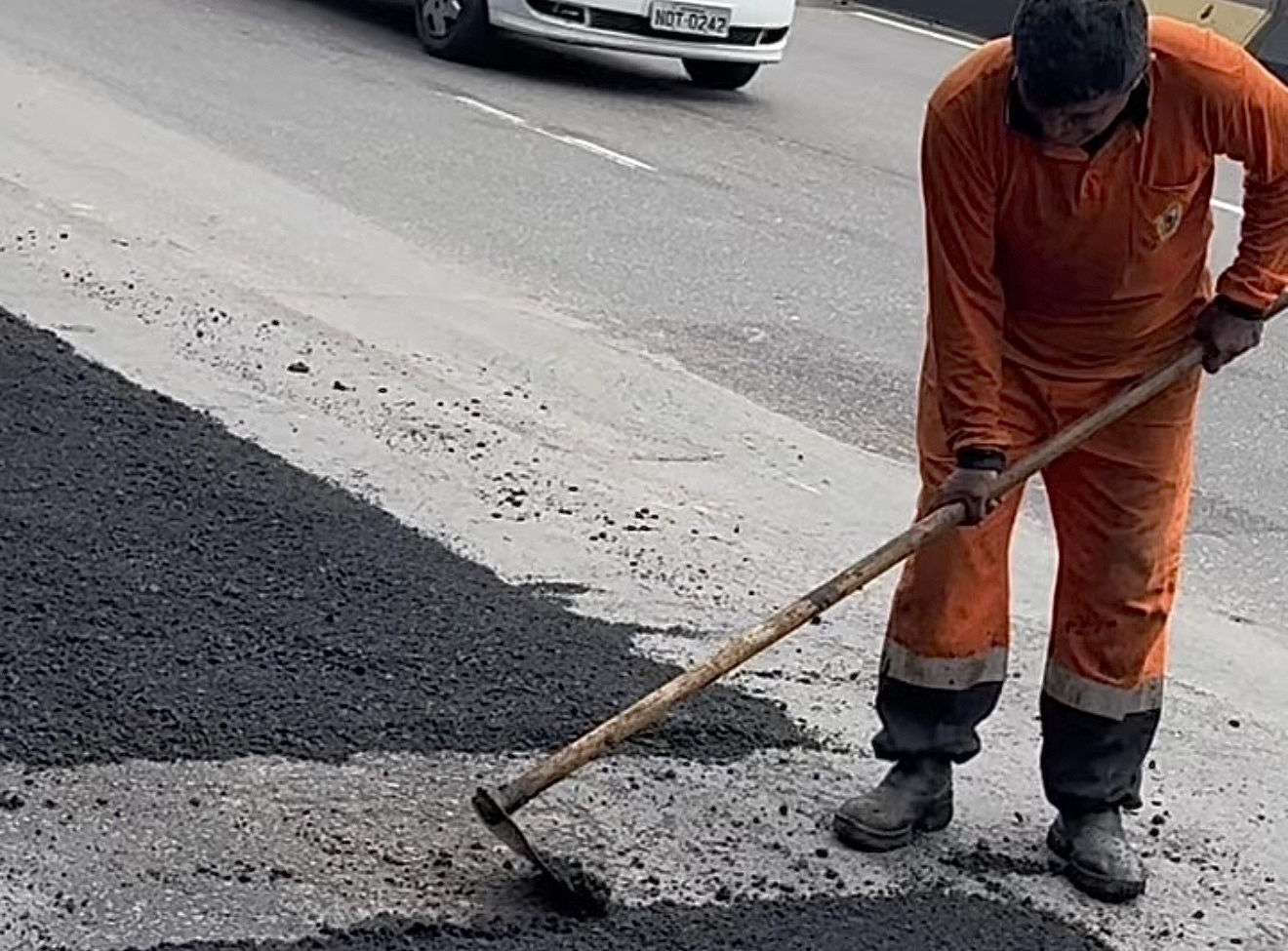 Prefeitura de Manaus inicia recuperação asfáltica na avenida Ephigênio Salles para melhorar trafegabilidade e mobilidade urbana