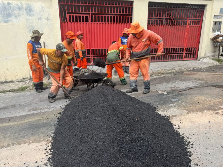 Prefeitura de Manaus executa recuperação asfáltica na rua Padre Monteiro de Noronha para melhorar trafegabilidade