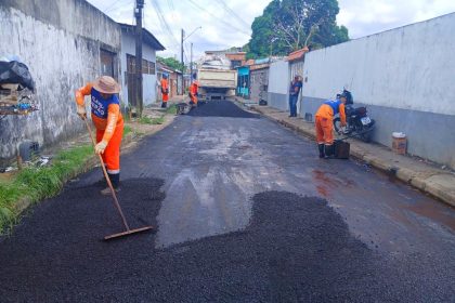 Prefeitura de Manaus amplia recuperação asfáltica na zona Leste com obras na rua K em Santa Inês
