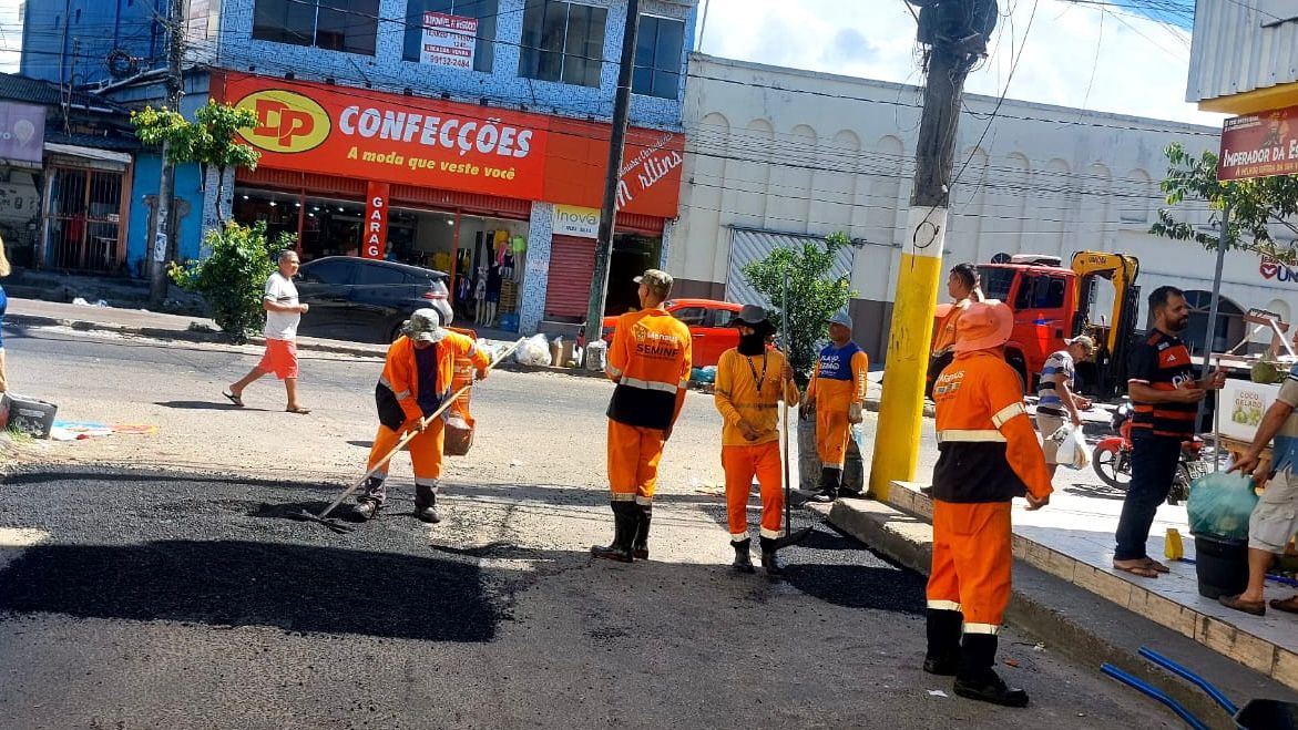 Prefeitura de Manaus intensifica recuperação asfáltica na rua Gama e Silva em Zumbi dos Palmares