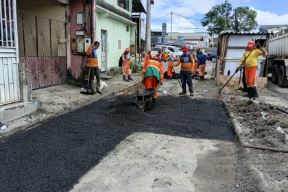 Recuperação asfáltica na avenida Manaus 2000 avança nesta terça-feira no bairro Japiim