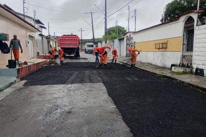 Prefeitura de Manaus realiza recuperação viária na travessa Serra Talhada para melhorar mobilidade e segurança