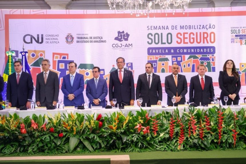 Governo do Amazonas amplia regularização fundiária e supera 2 mil títulos entregues em 2026