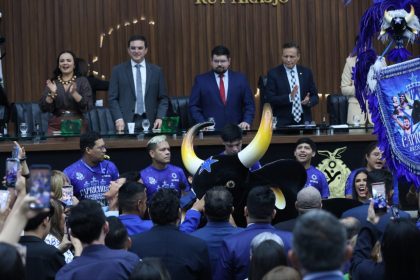 Governo do Amazonas participa de homenagem ao Festival Folclórico de Parintins e anuncia apoio financeiro e investimentos contínuos