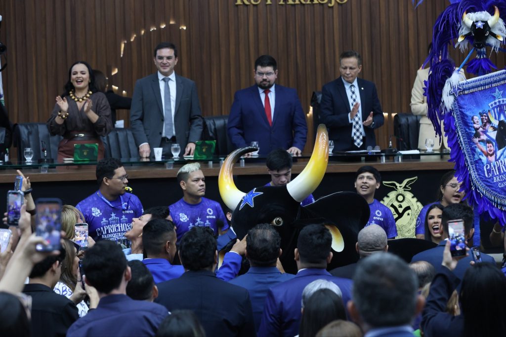 Governo do Amazonas participa de homenagem ao Festival Folclórico de Parintins e anuncia apoio financeiro e investimentos contínuos