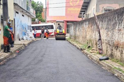 Prefeitura de Manaus realiza manutenção asfáltica na rua Dom Bosco no Cidade Nova e amplia recuperação viária
