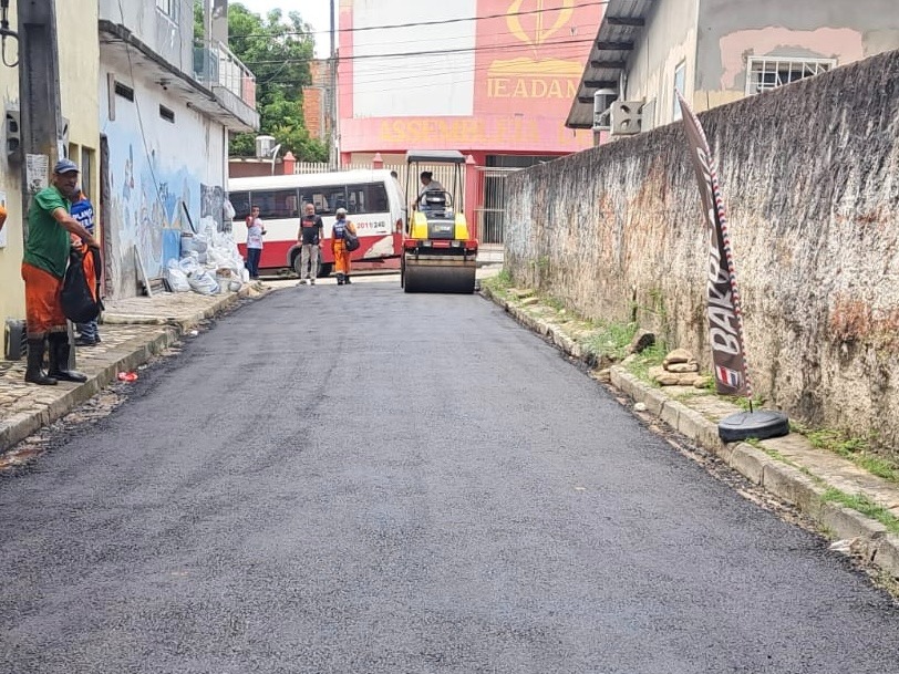 Prefeitura de Manaus realiza manutenção asfáltica na rua Dom Bosco no Cidade Nova e amplia recuperação viária