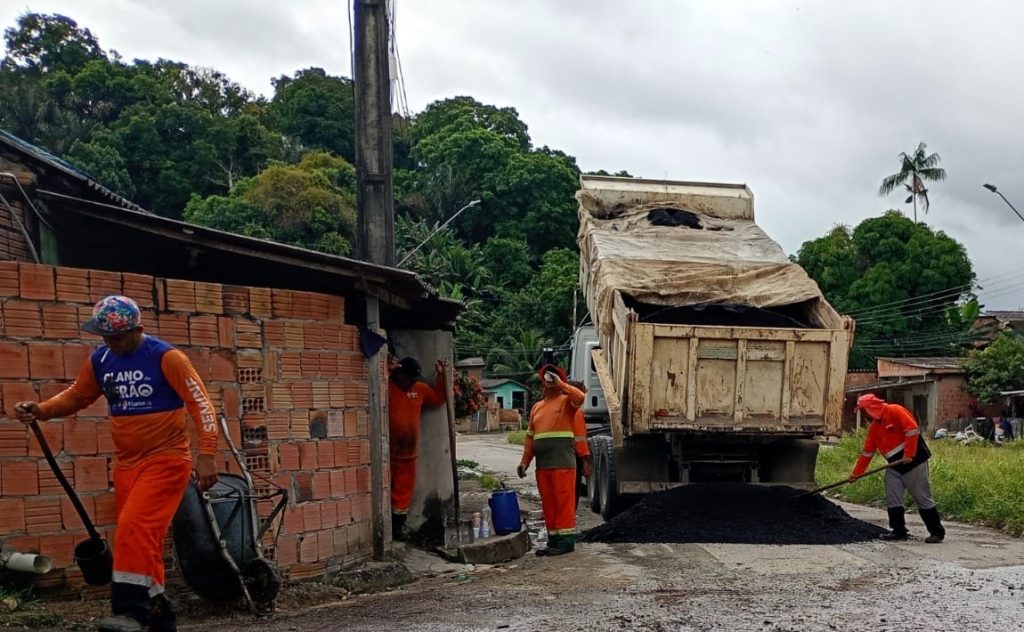Prefeitura de Manaus inicia recuperação asfáltica na rua Doutor João de Paulo para melhorar mobilidade