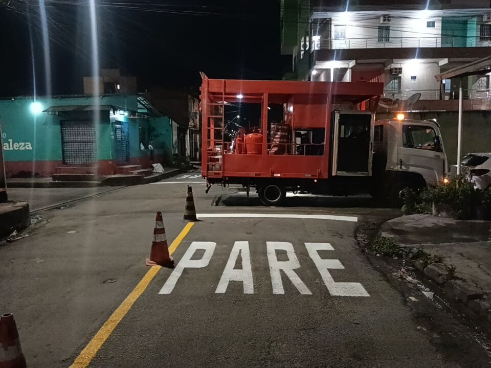 Prefeitura de Manaus amplia sinalização viária com revitalização de faixas e reforço em corredores da cidade