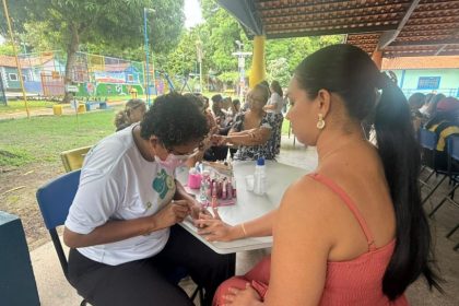 Prefeitura de Manaus realiza homenagem a assistentes sociais, pedagogos e agentes de serviços gerais no parque Cidade da Criança