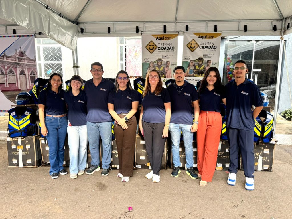 Detran-AM entrega kits de segurança a 230 mototaxistas em Humaitá durante visita do governador Roberto Cidade