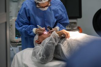 Governo do Amazonas amplia cirurgias dermatológicas para reduzir tempo de espera e realizar 160 procedimentos
