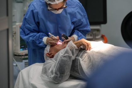 Governo do Amazonas amplia cirurgias dermatológicas para reduzir tempo de espera e realizar 160 procedimentos