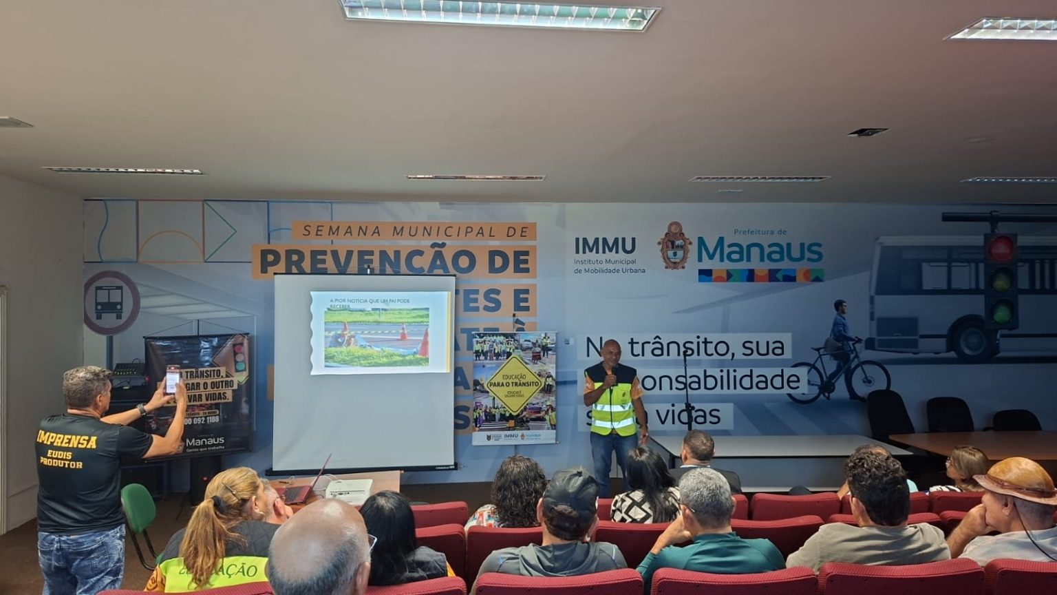 Projeto Condutor Consciente capacita motoristas do transporte complementar em Manaus durante Maio Amarelo 2026