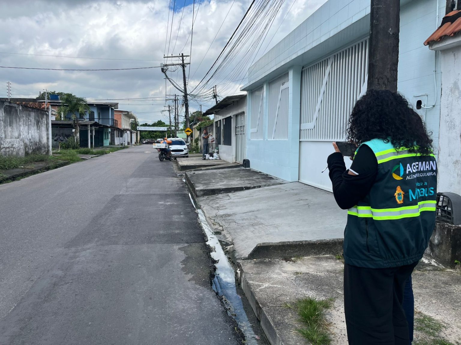 Ageman fiscaliza recomposição asfáltica após obras de saneamento em zonas Norte e Centro-Sul de Manaus