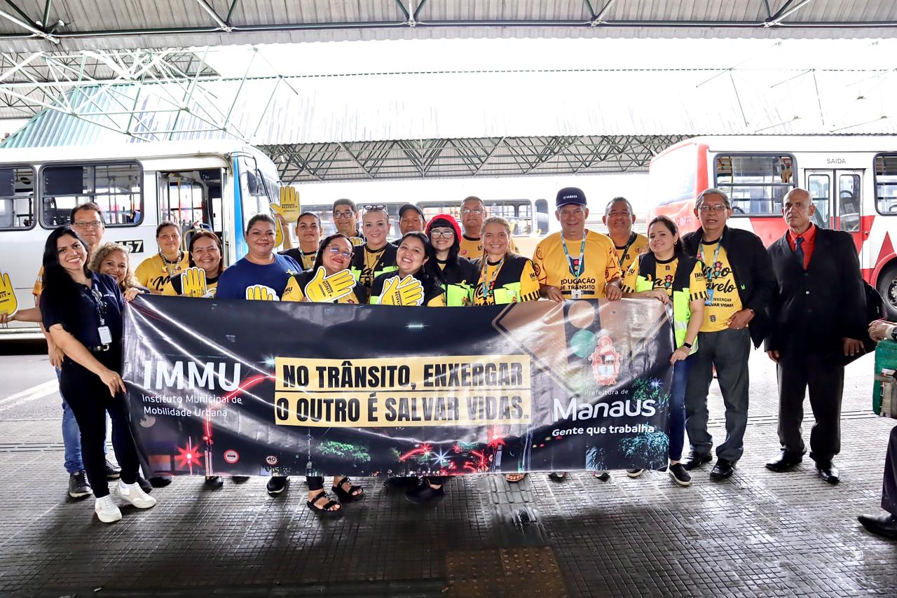 Campanha Maio Amarelo mobiliza educadores e motoristas no Terminal de Integração 3 em Manaus