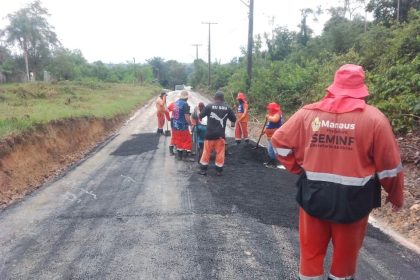 Prefeitura de Manaus realiza manutenção asfáltica no ramal Chico Mendes em Puraquequara para ampliar mobilidade urbana