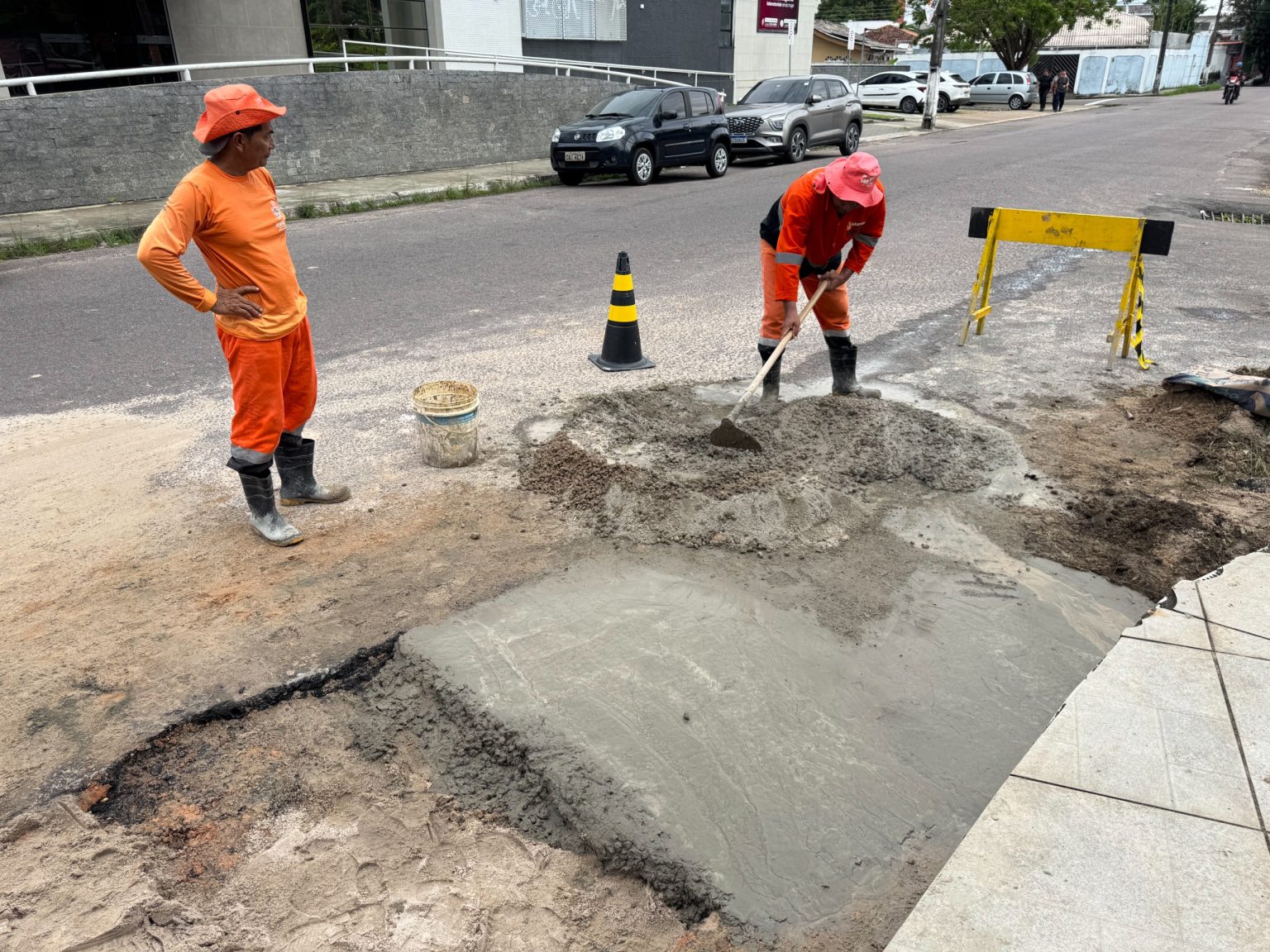 Prefeitura de Manaus conclui etapa final da implantação de rede de drenagem profunda na rua José de Arimateia no Aleixo
