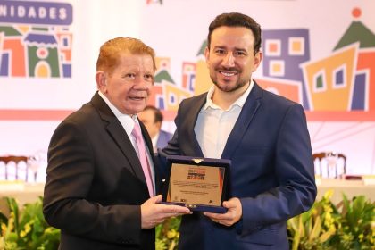Manaus amplia regularização fundiária e entrega títulos definitivos em ação Solo Seguro com o TJ-AM