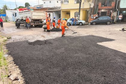 Prefeitura de Manaus realiza recuperação asfáltica no beco Dalmir Câmara em 25/5