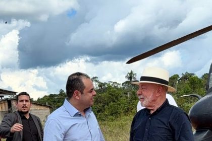 Roberto Cidade recepciona presidente Lula em visita ao Amazonas e acompanha sobrevoo e visita à BR-319