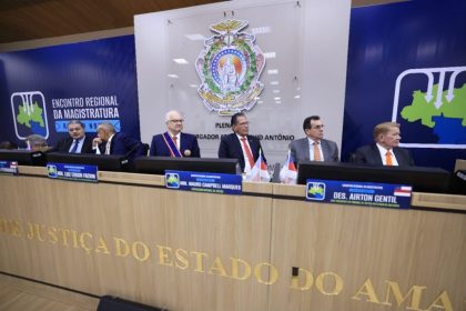 Roberto Cidade pede união dos poderes para defender a Zona Franca de Manaus durante encontro da magistratura em Manaus